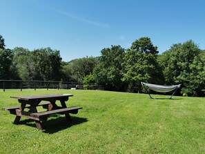Outdoor dining - Honeysuckle Cottage  (Llanfyrnach)