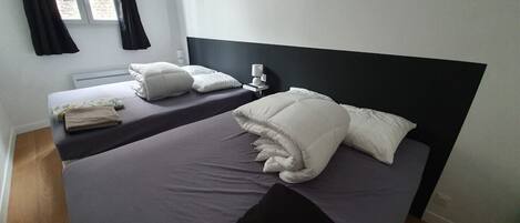 3 bedrooms, iron/ironing board, free WiFi, bed sheets