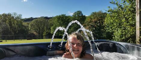 Outdoor spa tub