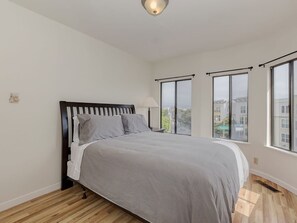 2 bedrooms, desk, iron/ironing board, travel cot