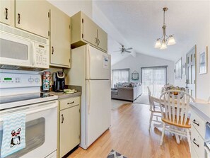 Ferienhaus, Mehrere Betten, Terrasse | Eigene Küche | Kühlschrank, Mikrowelle, Herdplatte, Geschirrspüler