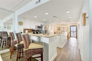 Condo, Multiple Beds, Balcony, Ocean View | Private kitchen