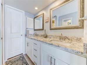 Bathroom - Windjammer 403, 2 Bedrooms, 4th Floor, Ocean Front, Elevator, Sleeps 6 (St. Augustine)