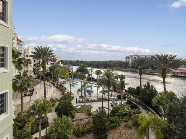 Huoneisto, useita sänkyjä, parveke | Ulkoalueet