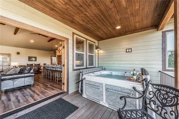 小屋, 多张床, 热水浴缸, 山景 | 4 多间卧室、免费 WiFi