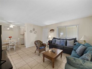 Condo, Multiple Beds, Private Pool, Pool View | Living room