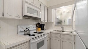 Apartment, Mehrere Betten, eigener Pool, Poolblick | Eigene Küche