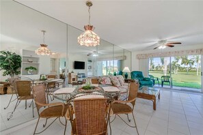 Condo, várias camas, piscina particular | Opções para refeição