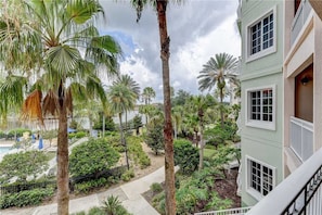 Apartment, Mehrere Betten, eigener Pool, Gartenblick | Unterkunftsgelände