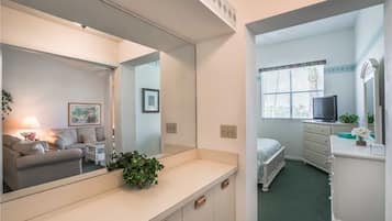 Apartamento, varias camas, piscina privada, vistas al campo de golf | 2 dormitorios y wifi gratis