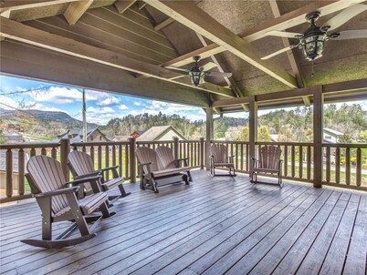Waldens Creek Lodge, 4brs, Hot Tub, Game Room, Wifi, Sleeps 12