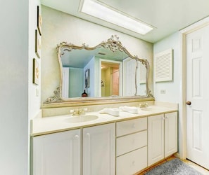 Bathroom - Windjammer 412, 3 Bedrooms, 4th Floor, Ocean Front, Elevator, Sleeps 7 (St. Augustine)