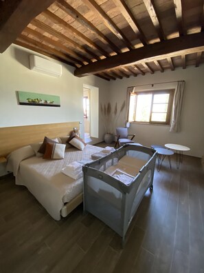 5 chambres, fer et planche à repasser, lit parapluie, Wi-Fi gratuit