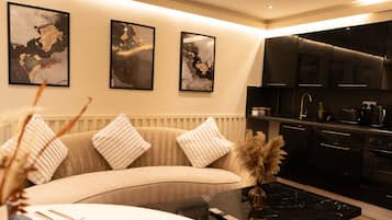 Apartamento Deluxe, bañera de hidromasaje | Salón