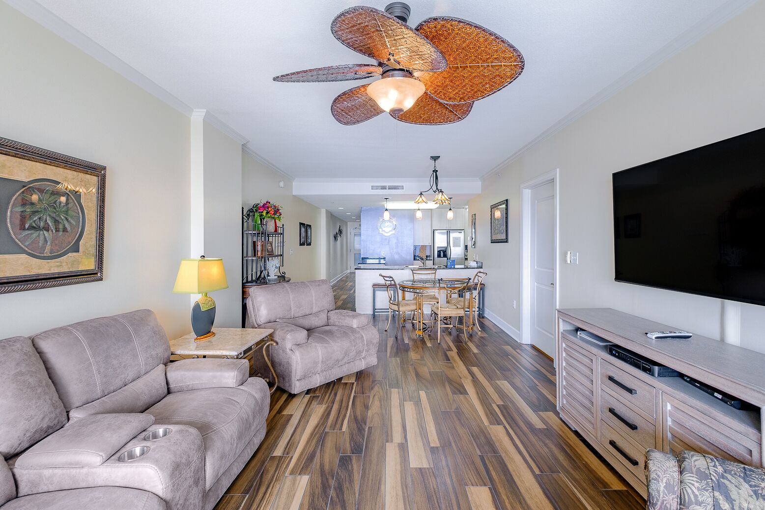 Beautiful 2 Bedroom / 2 Bathroom Condo Directly on the Beach SB-508