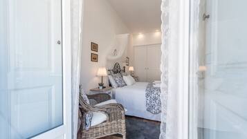 1 habitación, tabla de planchar con plancha, internet y ropa de cama