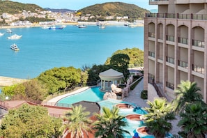 Indoor pool, seasonal outdoor pool - Crowne Plaza Zhoushan Seaview by IHG (Zhoushan)