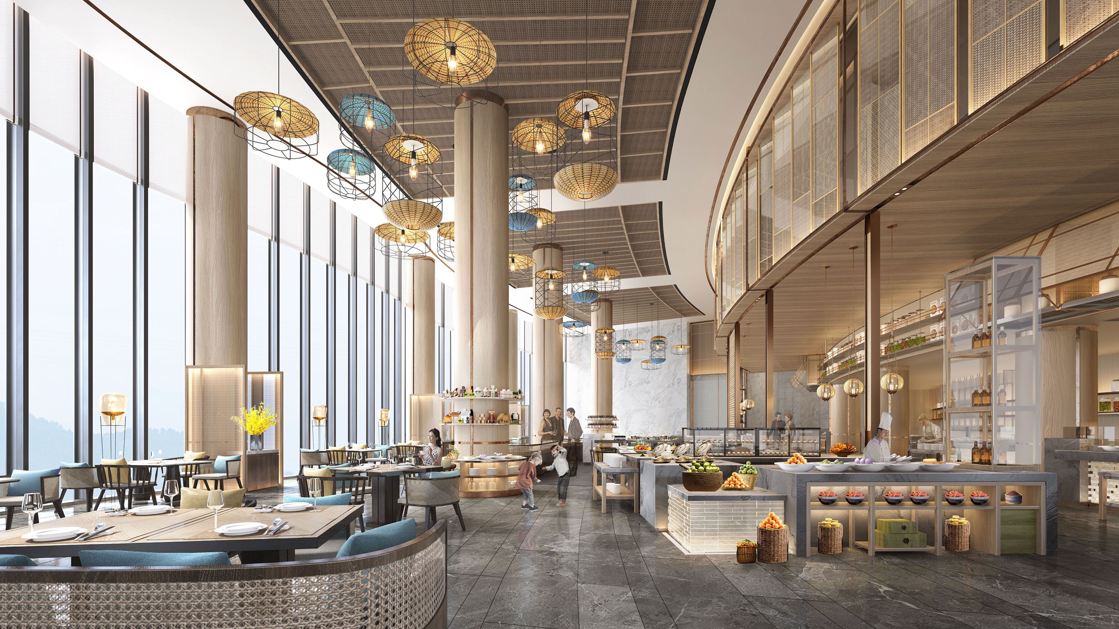 Un amplio vestíbulo de hotel con techos altos, ventanas grandes y una zona central de exhibición de alimentos.