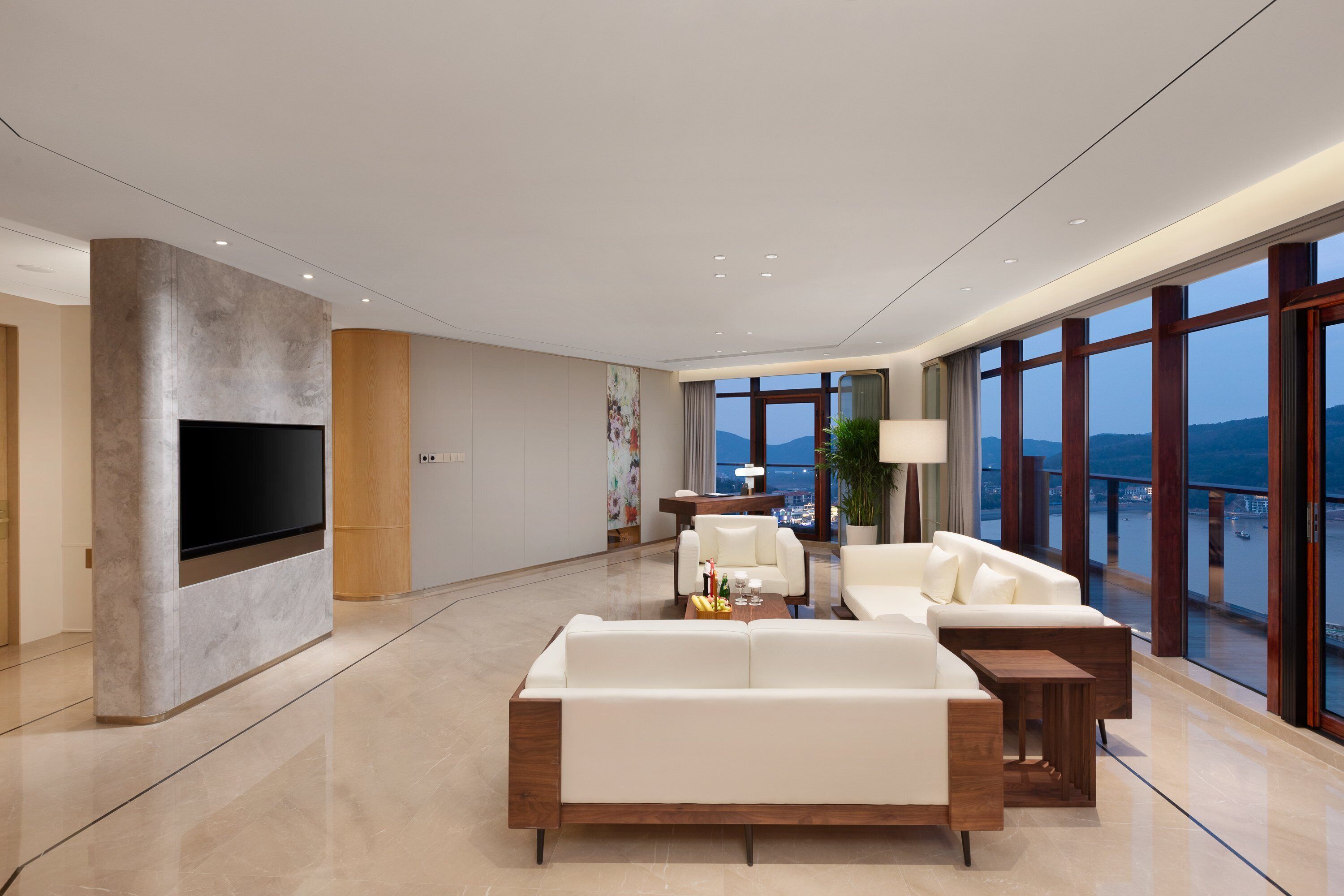 Literie de qualité supérieure, matelas mémoire de forme, minibar