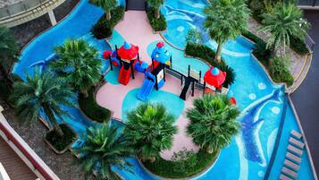 Innenpool, Außenpool (je nach Saison geöffnet)