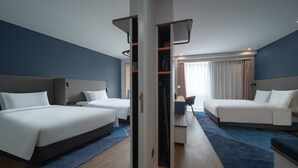 A hotel room with two beds, a desk, and a view of the outdoors. - Holiday Inn Express Nanjing Happy Valley by IHG (Nanjing)