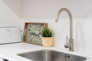 Fridge, microwave, oven, stovetop - GuestReady - Tigerlily (Porto)