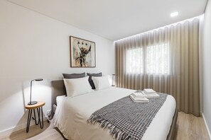 2 chambres, bureau, accès Internet, draps fournis