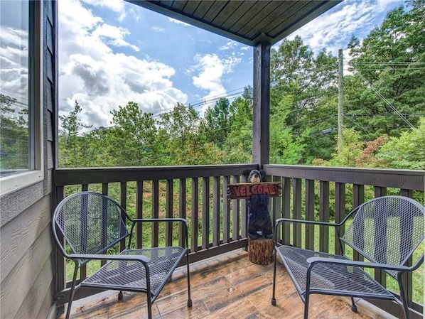 Condo, 1 giường cỡ queen, bồn tắm nước nóng, quang cảnh núi | Ban công