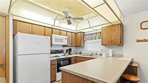 House, 2 Queen Beds, Patio, Garden View | Private kitchen | Coffee/tea maker, fridge, microwave, stovetop - Turtle Crawl 2, 2 Bedrooms, Ground Floor, Wifi, Sleeps 4 (Fort Myers Beach)