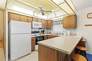 House, 2 Queen Beds, Patio, Garden View | Private kitchen | Fridge, microwave, stovetop, dishwasher - Turtle Crawl 2, 2 Bedrooms, Ground Floor, Wifi, Sleeps 4 (Fort Myers Beach)