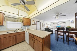 House, 2 Queen Beds, Patio, Garden View | Private kitchen | Fridge, microwave, stovetop, dishwasher