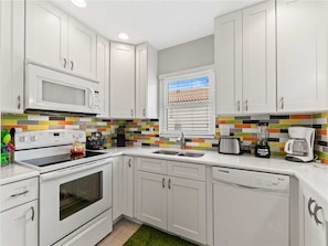 Condo, Multiple Beds, Private Pool | Private kitchen | Fridge, microwave, stovetop, dishwasher