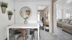 Hus, flere senger, terrasse | Oppholdsrom | TV