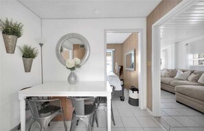 Casa, letti multipli, patio | Soggiorno | TV