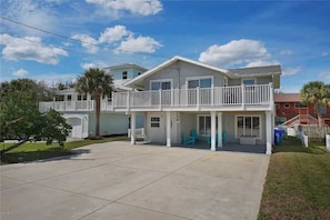 Exterior - Zamora Chalet, 4 Bedrooms, Walk to Beach, Pet Friendly, Sleeps 12 (St. Augustine)
