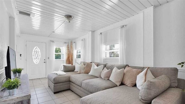 Hus, flere senger, terrasse | Oppholdsrom | TV