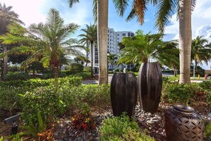 Condo, Plusieurs lits, piscine privée, vue sur l’océan | Terrain de l’hébergement 