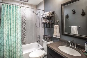 Bathroom - Valley View, 3 Brs, Sleeps 8, Fireplace, Wifi, Pets Welcome, Views (Ruidoso)