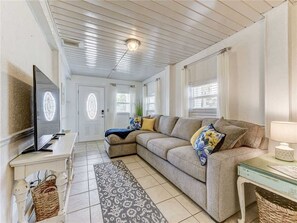 Living room - Zamora Lower Cottage, 2 Bedroom, Pets, Wi-fi, Walk to the Beach, Sleeps 6 (St. Augustine)