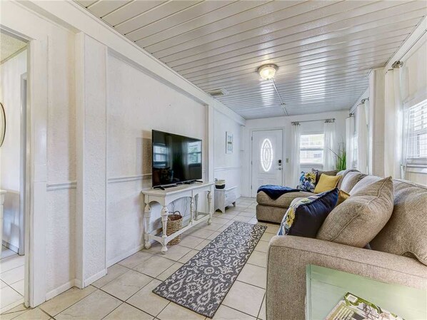 House, Multiple Beds, Patio | Living room | TV