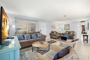Condo, Multiple Beds, Private Pool, Pool View | Living room