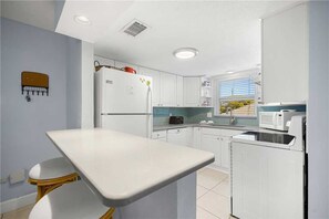 Condo, Multiple Beds, Private Pool, Pool View | Private kitchen