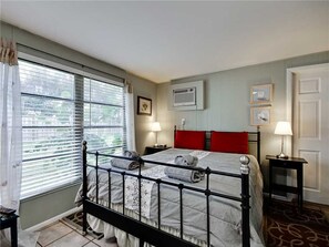Casa, varias camas, cocina, vista al jardín | 2 habitaciones y wifi gratis 