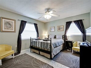 House, Multiple Beds, Kitchen, Garden View | 2 bedrooms, free WiFi - Venice Harbor 606, 2 Bedrooms, Pet Friendly, Wifi, Sleeps 4 (Venice)