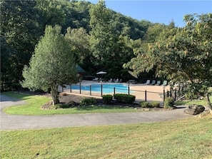 Outdoor pool - Twisted Pines, 4 Bedrooms, Pool, Hot Tub, Game Room, Sleeps 16 (Sevierville)