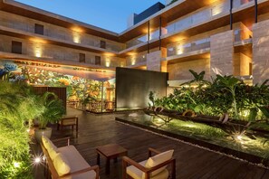 Courtyard - The Yucatan Playa del Carmen, Tapestry Collection by Hilton (Playa del Carmen)