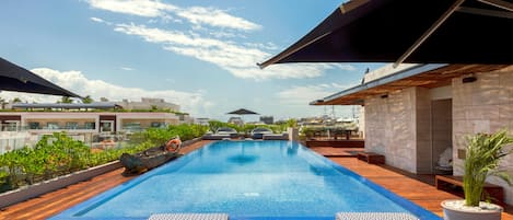 Outdoor pool, pool loungers