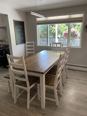 Dining - Beautiful Big Home With Heated Inground Pool & Hot Tub! (Kamloops)