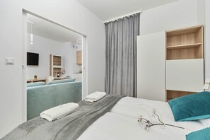 1 bedroom, iron/ironing board, WiFi, bed sheets - Comfortable Apartment | Balcony and Private Parking (Wroclaw)