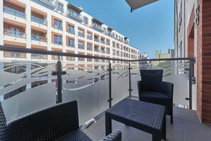 Property grounds - Comfortable Apartment | Balcony and Private Parking (Wroclaw)